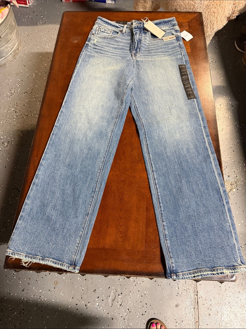 Buckle Wide-Leg Jeans in Light Blue Wash